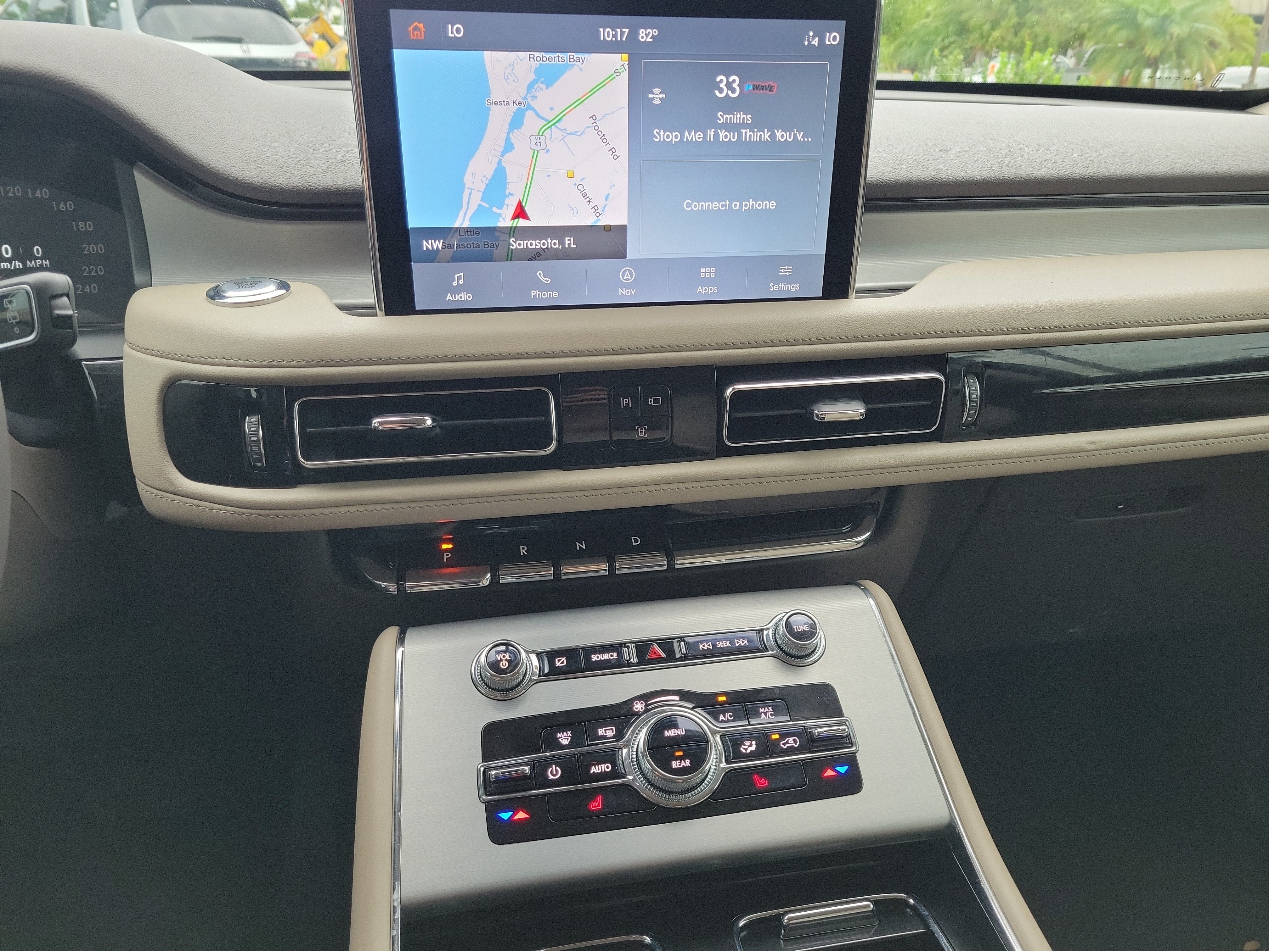 Used 2023 Lincoln Aviator AWD w/ Class IV Trailer Tow Package image 27