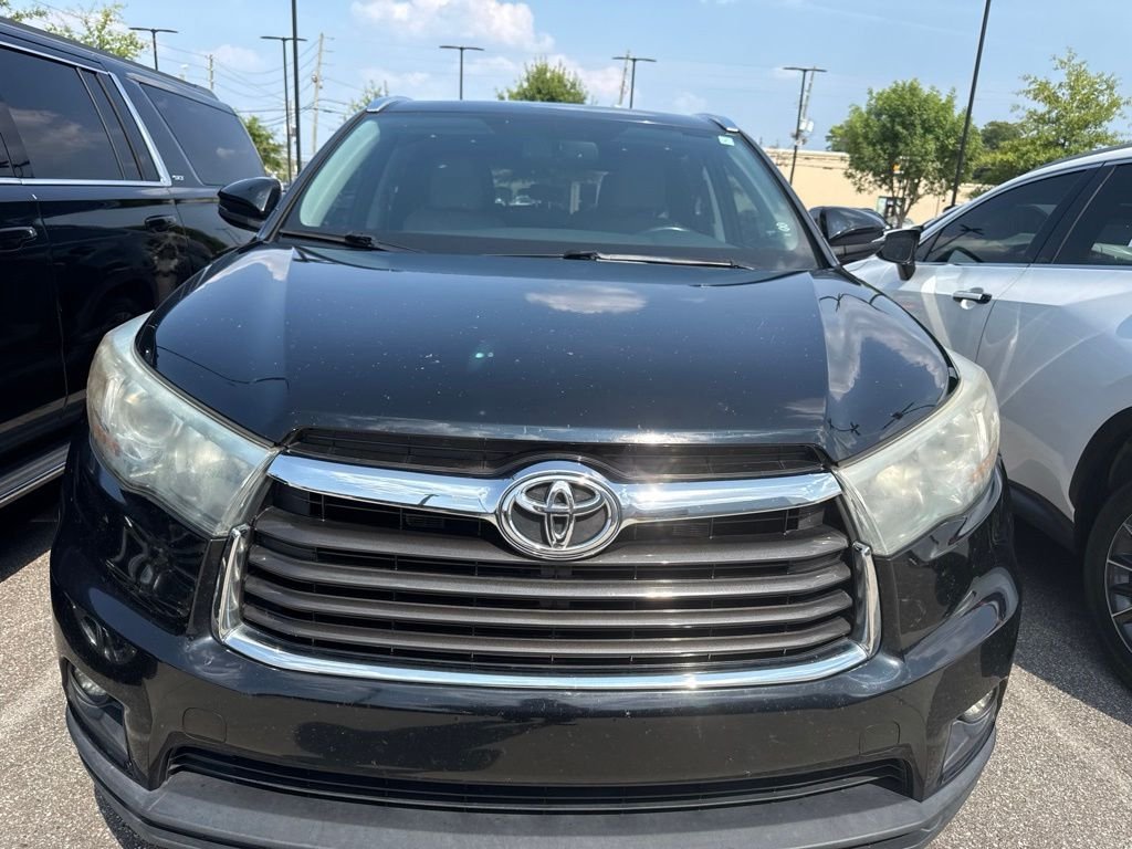 Used 2015 Toyota Highlander XLE FWD video 2