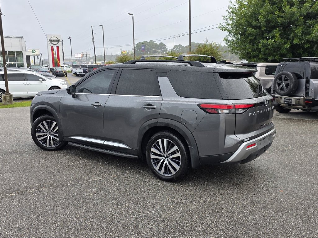 Used 2022 Nissan Pathfinder Platinum w/ Cargo Package FWD image 4