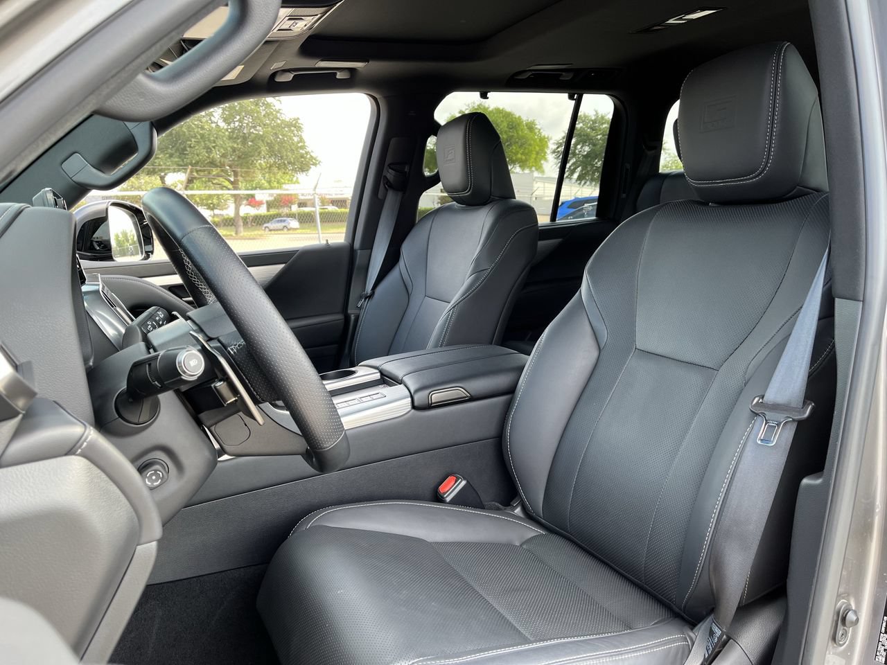 Used 2023 Lexus LX 600 F Sport w/ Accessory Package (Z1) AWD/4WD image 24