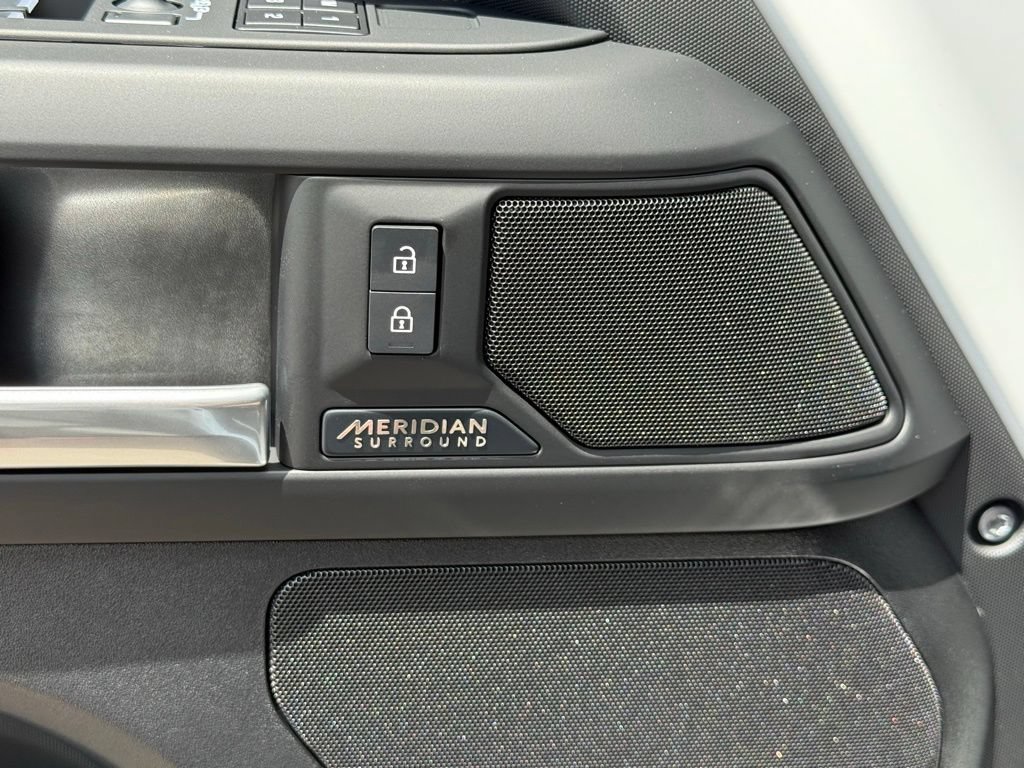 New 2026 Land Rover Defender 110 X-Dynamic SE AWD/4WD image 14