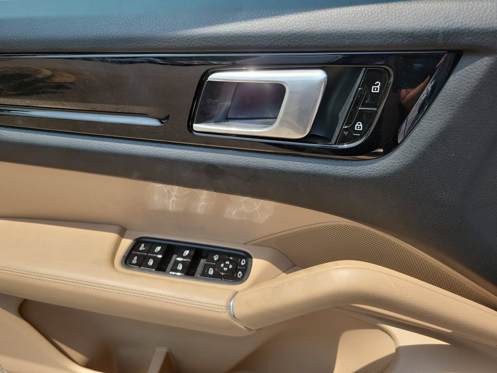 Used 2020 Porsche Cayenne AWD/4WD image 23