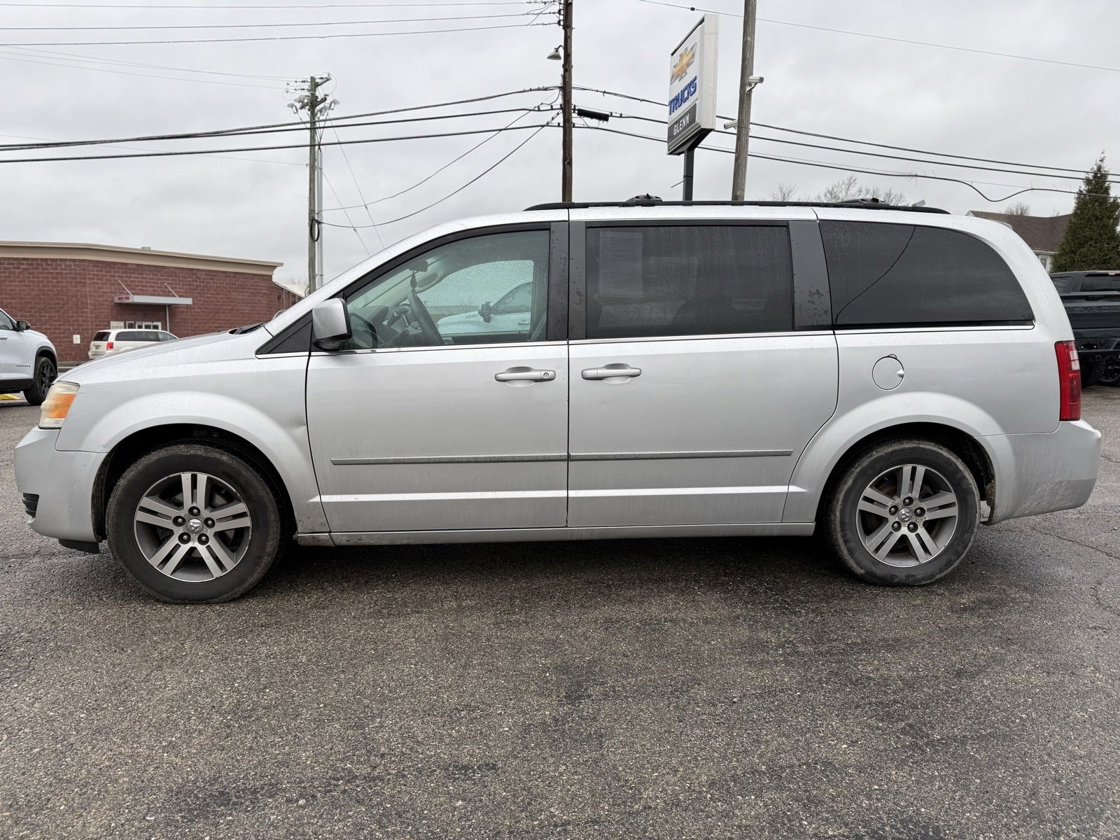 Used 2010 Dodge Grand Caravan SXT image 3