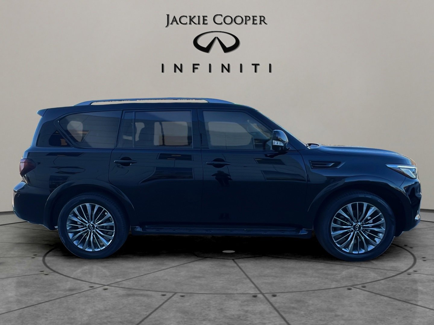 Certified 2018 INFINITI QX80 4WD w/ Deluxe Technology Package image 6