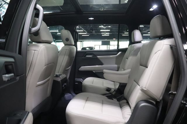 Used 2026 GMC Acadia Elevation w/ Elevation Premium Package FWD image 15