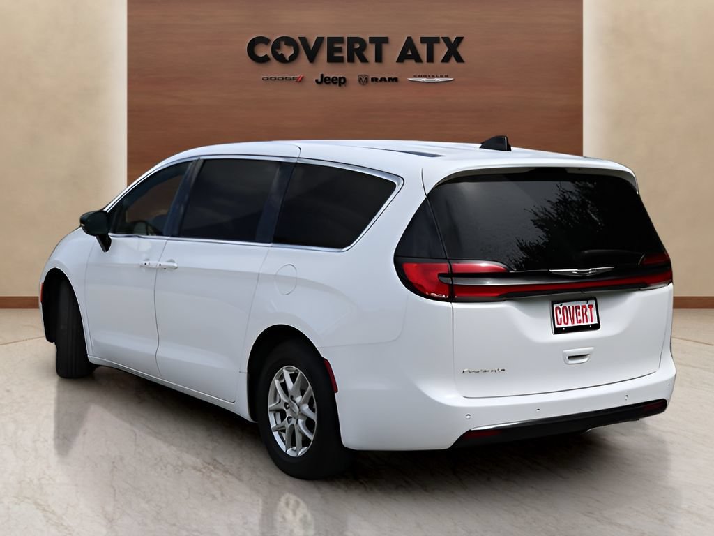 Used 2025 Chrysler Pacifica Select FWD image 3