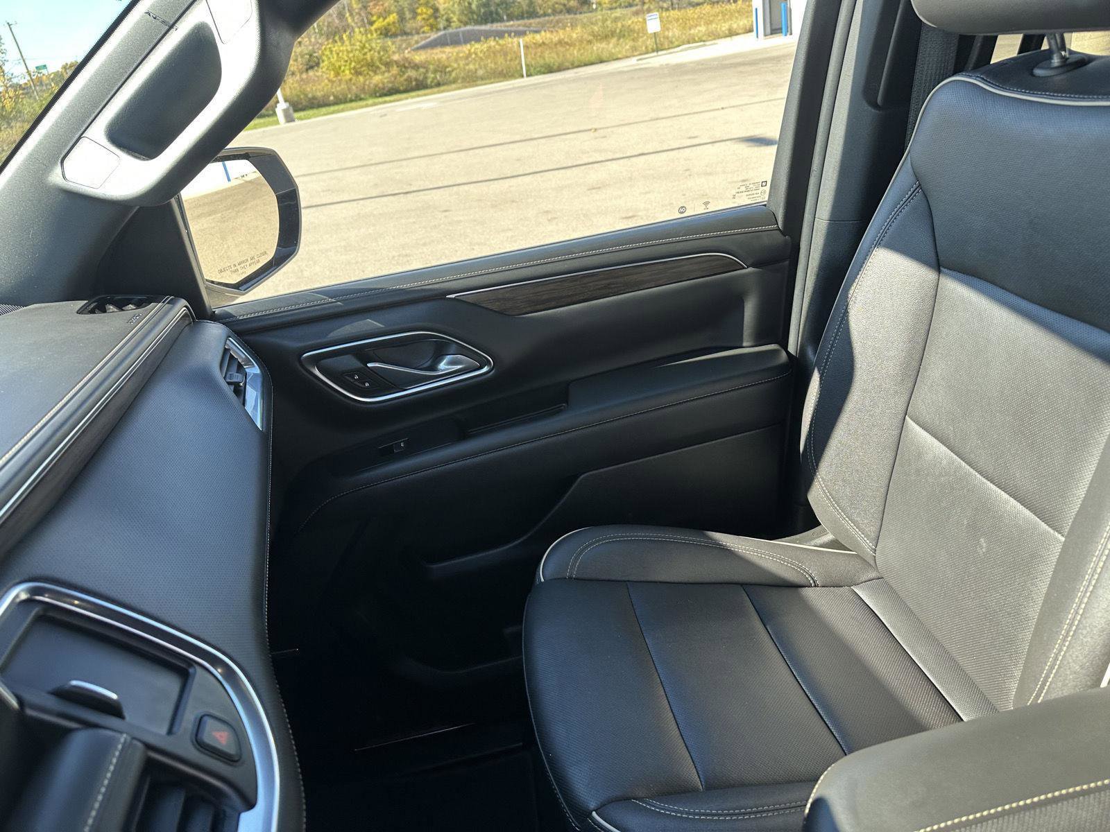 Used 2023 Chevrolet Suburban Premier image 35