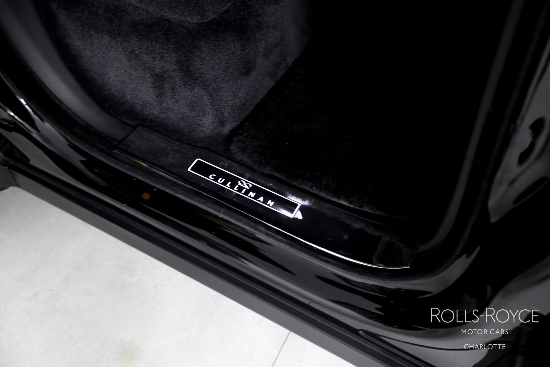 Certified 2023 Rolls-Royce Cullinan Black Badge w/ Driver's Package image 29