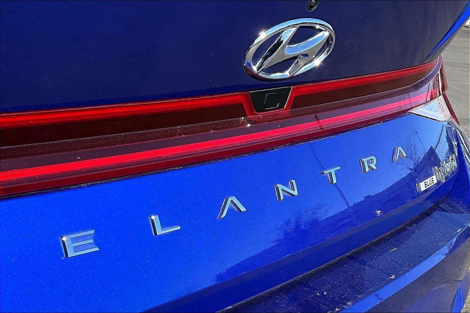 Used 2023 Hyundai Elantra Blue image 8