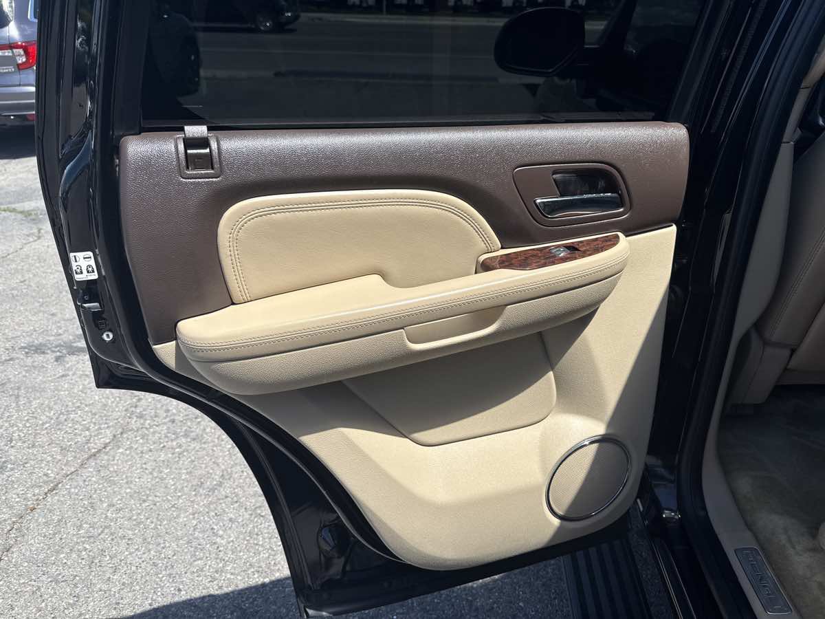 Used 2007 GMC Yukon Denali AWD/4WD image 12
