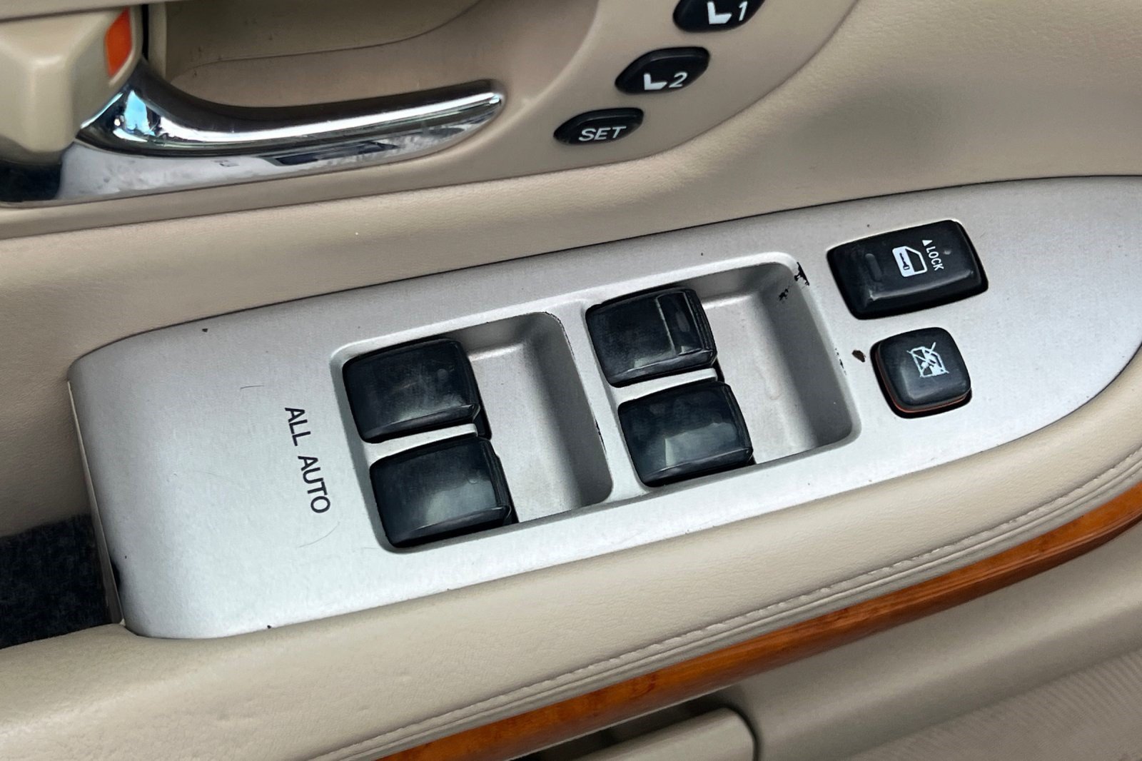 Used 2005 Lexus RX 330 AWD image 13