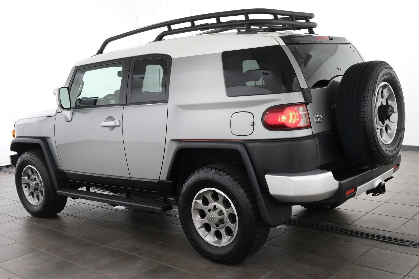 Used 2011 Toyota FJ Cruiser 4WD w/ Upgrade Pkg image 3