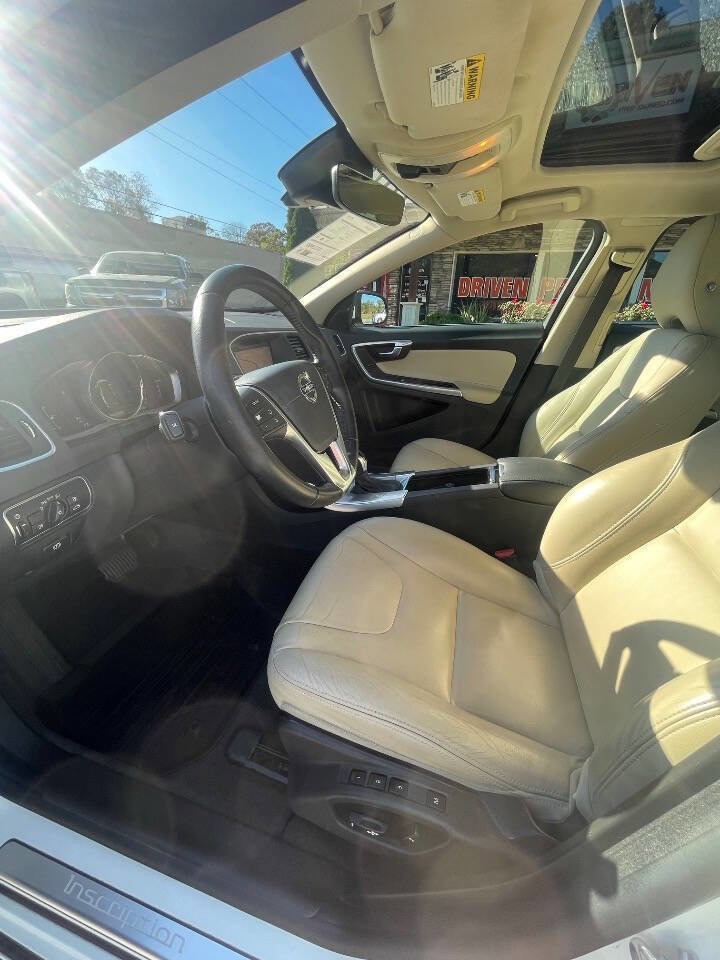Used 2017 Volvo S60 T5 Inscription image 12