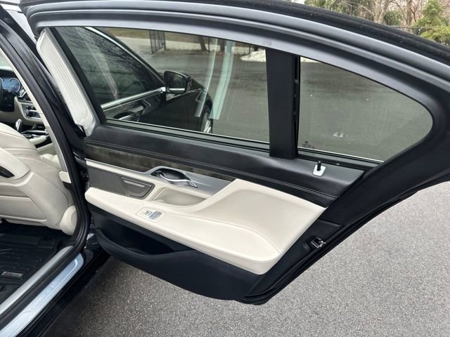 Used 2018 BMW 750i xDrive image 17