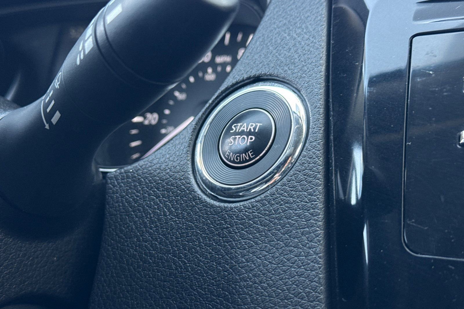 Used 2017 Nissan Rogue SV FWD image 22