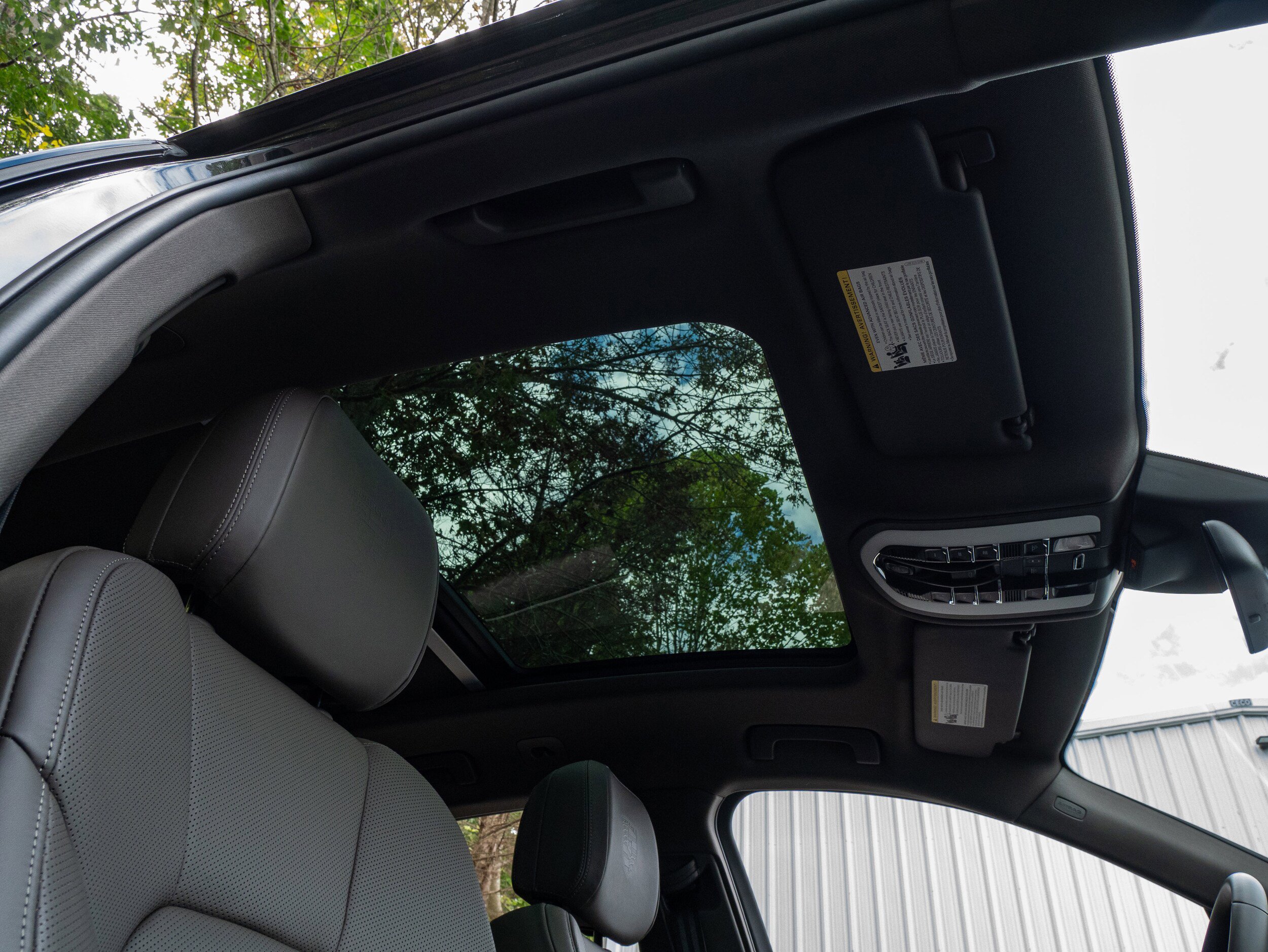 Certified 2025 Porsche Macan AWD/4WD image 41