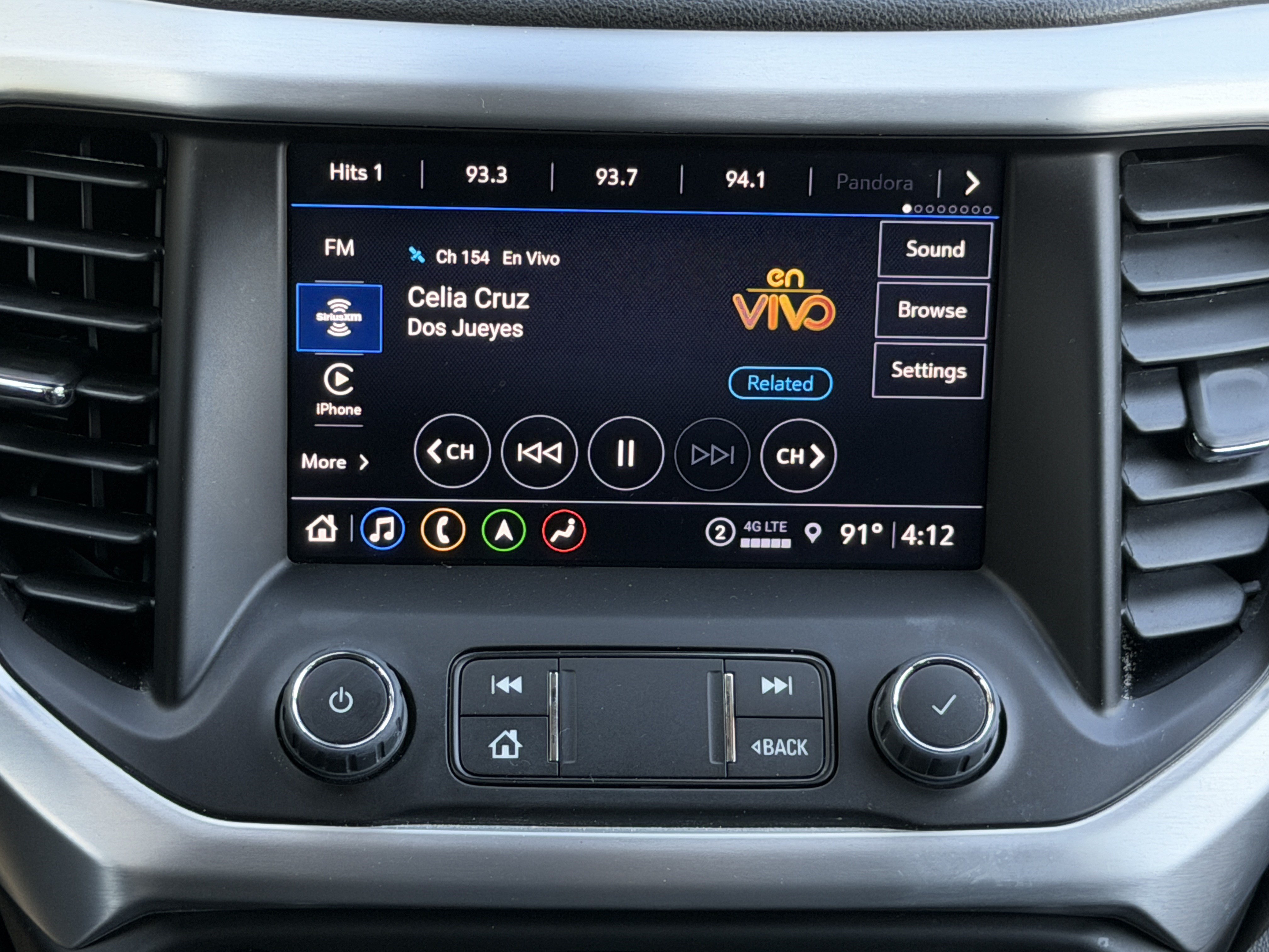 Used 2023 GMC Acadia SLT FWD image 25