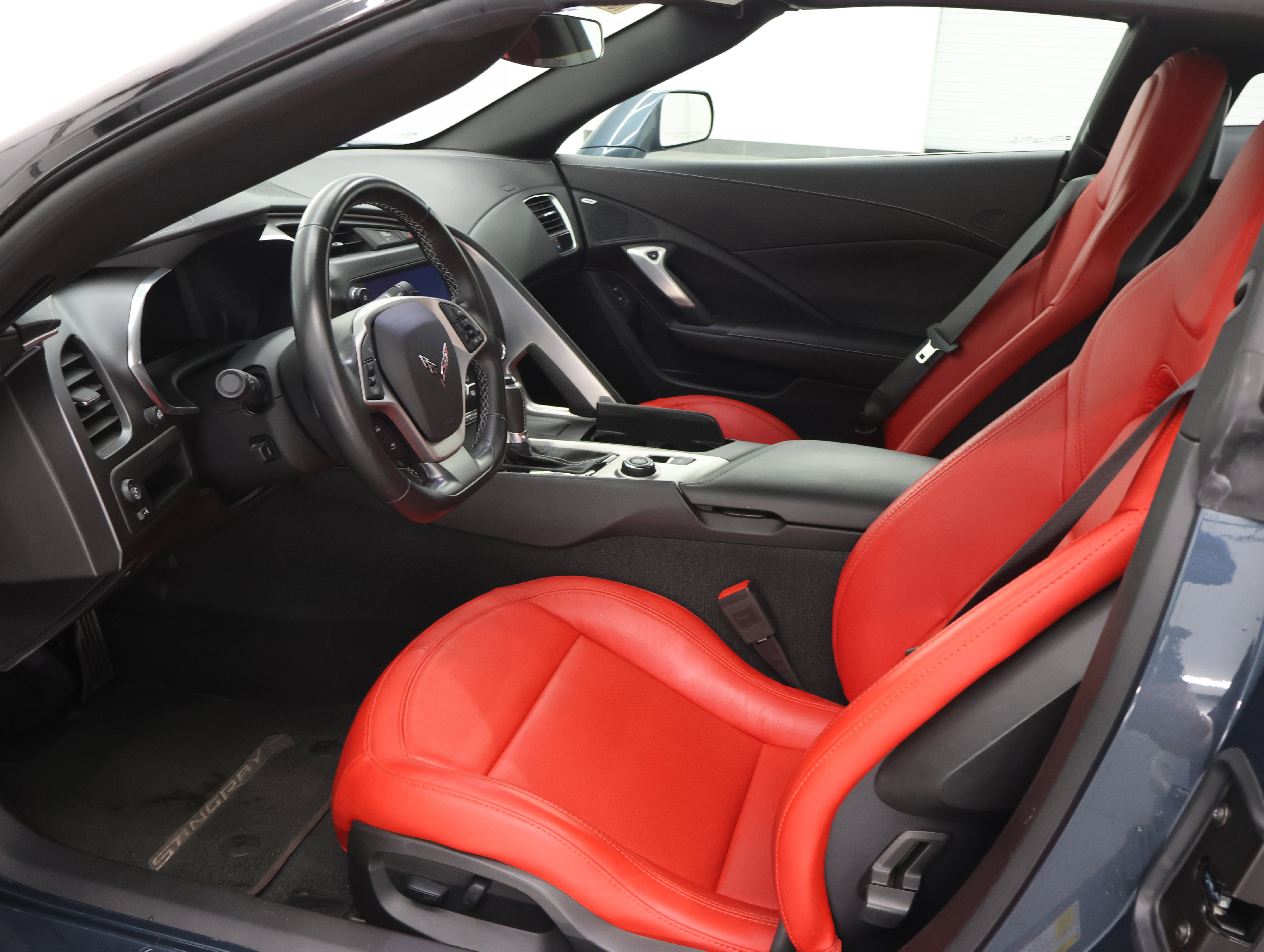 Used 2019 Chevrolet Corvette Stingray Coupe w/ Carbon Flash Badge Package RWD image 8