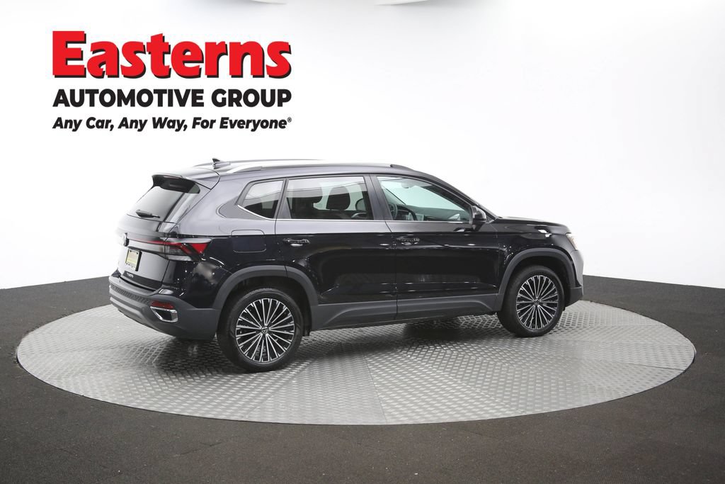 Used 2025 Volkswagen Taos SE FWD image 42