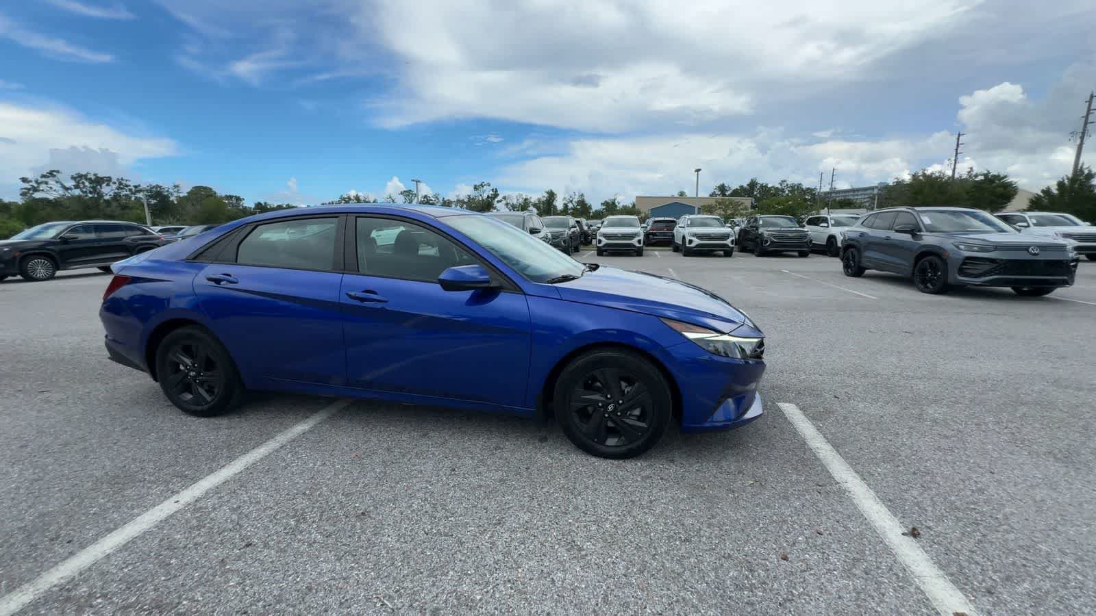 Used 2023 Hyundai Elantra SEL FWD video 2