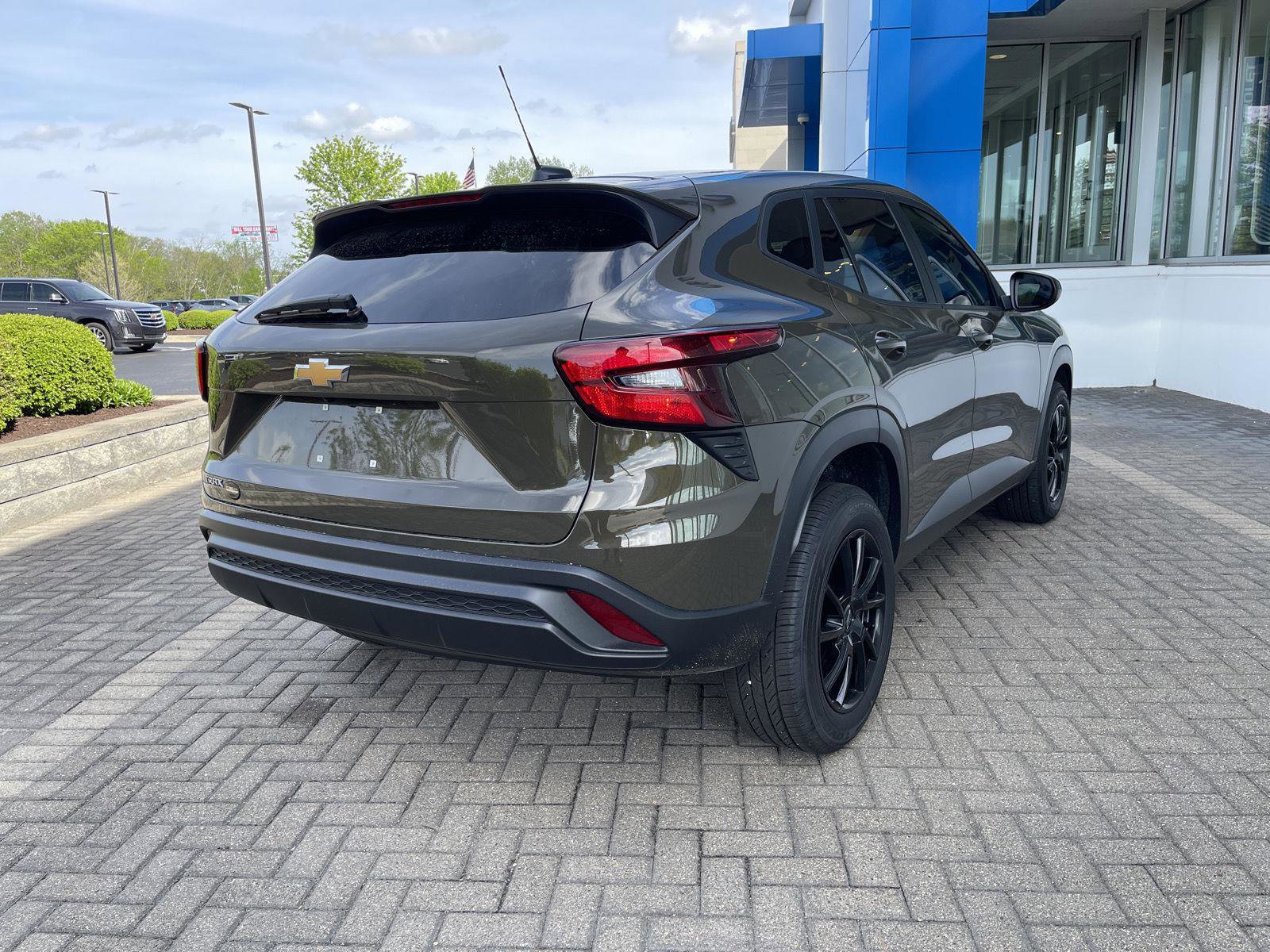 Used 2024 Chevrolet Trax LS w/ LS Convenience Package FWD image 5