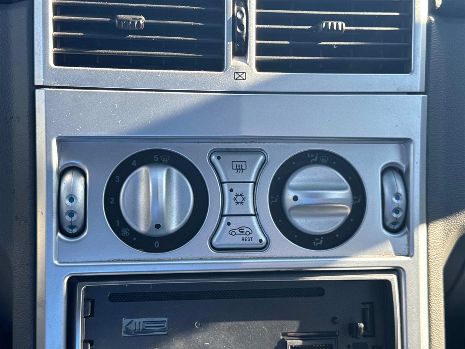 Used 2005 Chrysler Crossfire Limited image 25