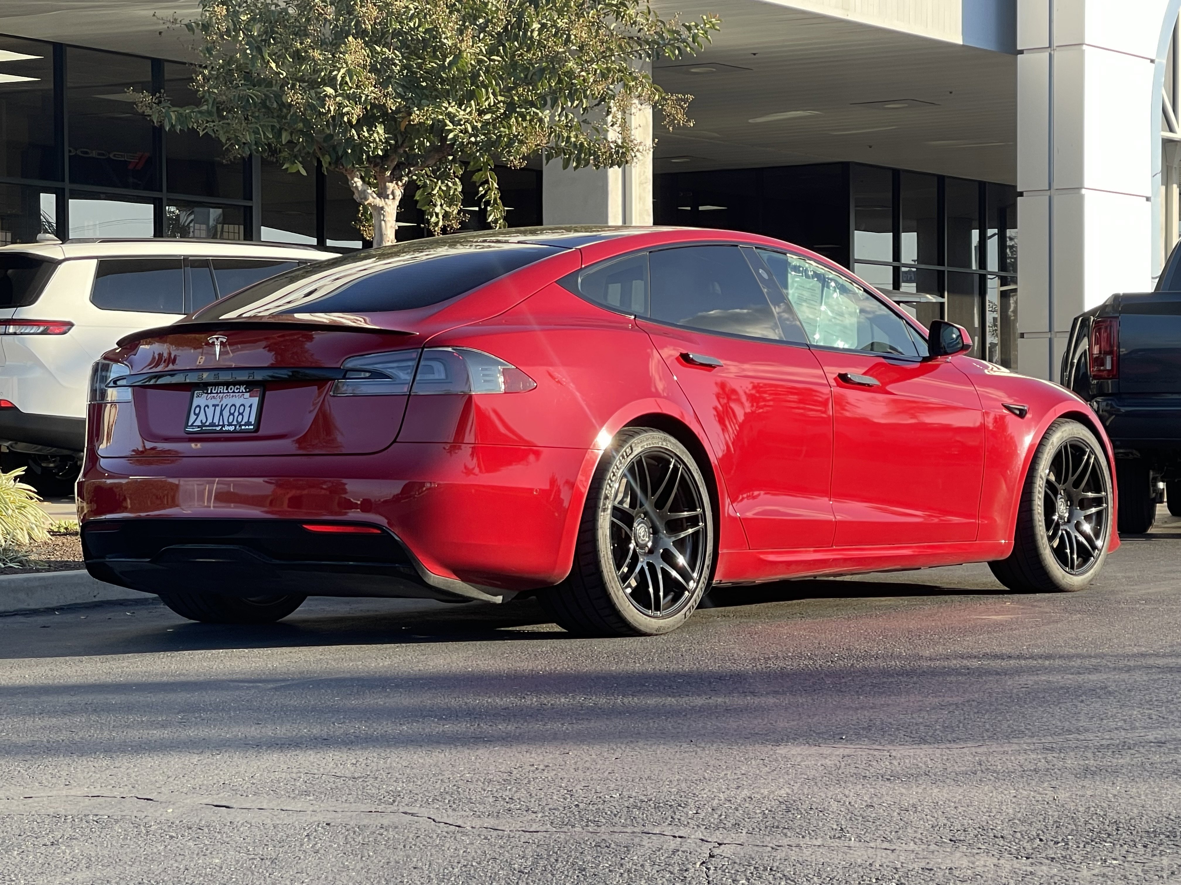 Used 2021 Tesla Model S Plaid image 11