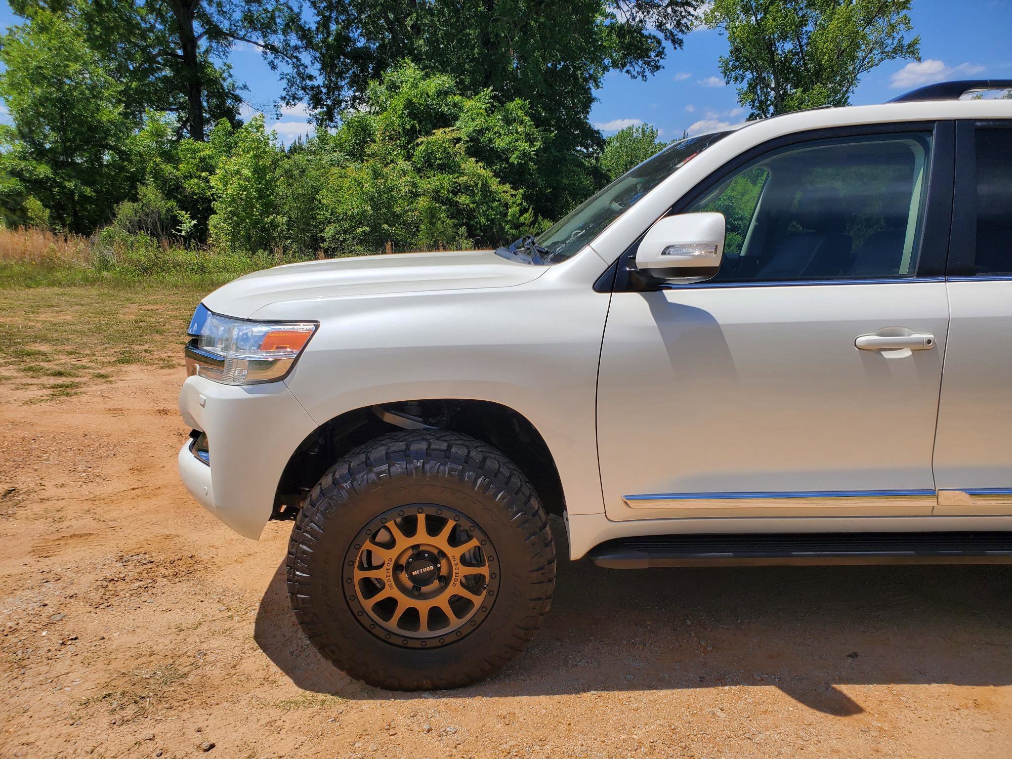 Used 2019 Toyota Land Cruiser w/ Preferred Accessory Package AWD/4WD image 16