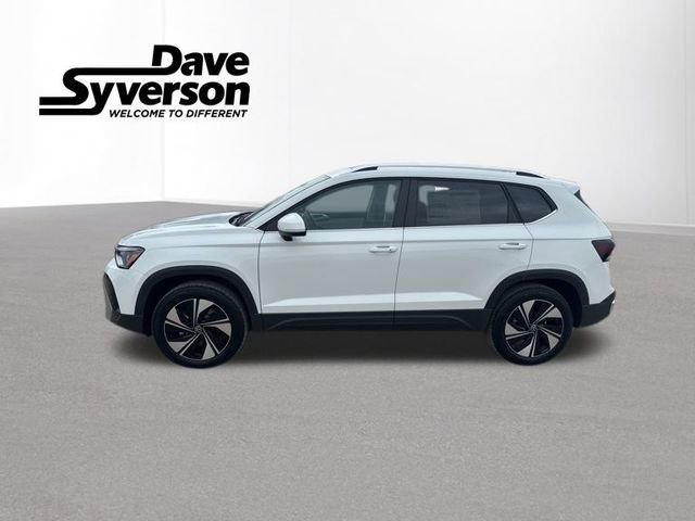 New 2025 Volkswagen Taos SE image 2
