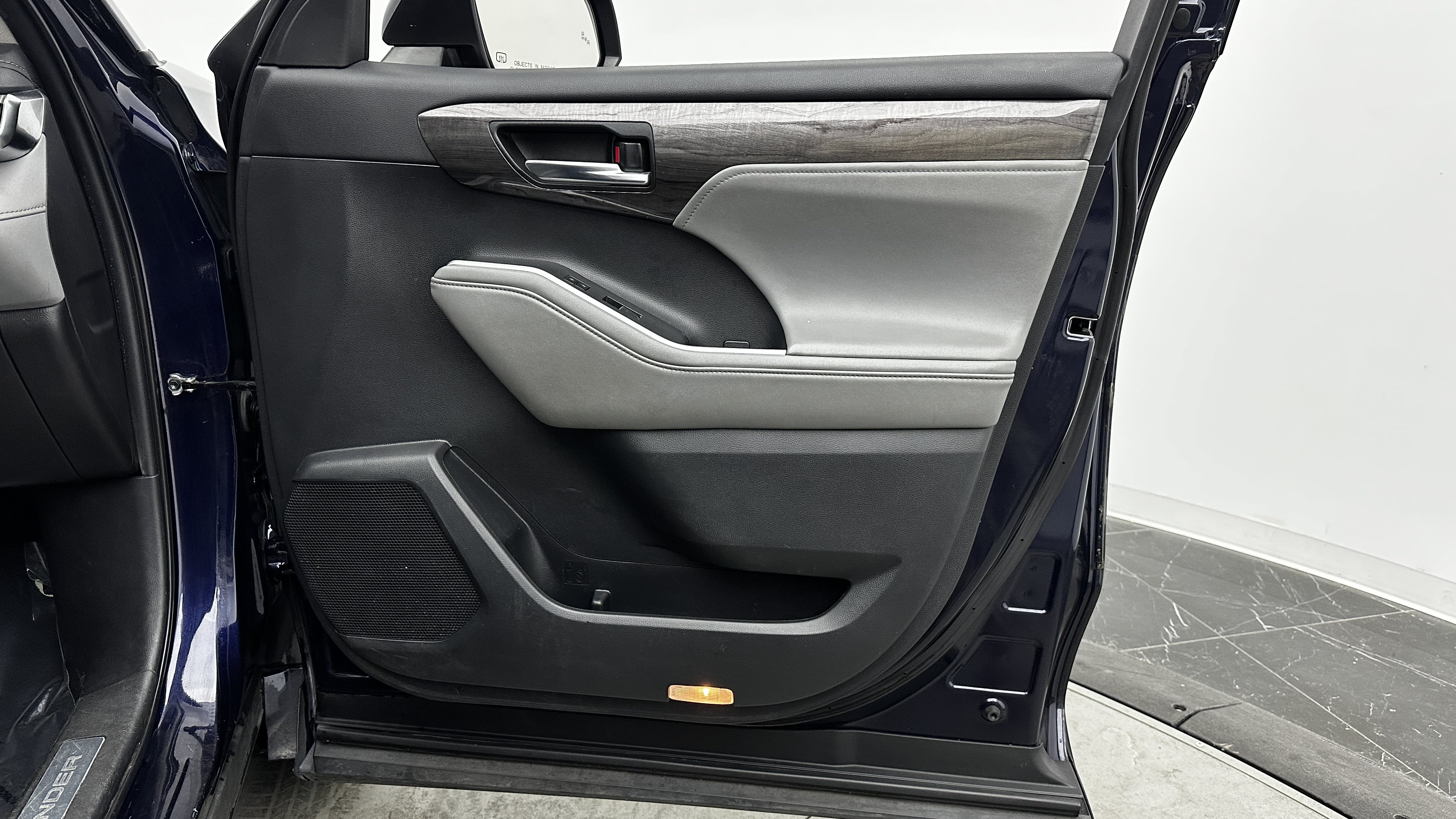 Used 2023 Toyota Highlander Limited FWD image 37