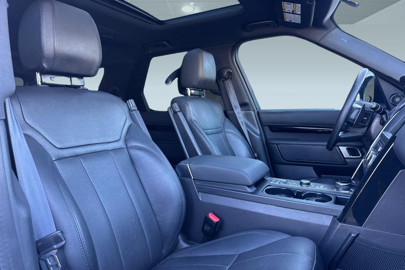 Used 2019 Land Rover Discovery SE AWD/4WD image 28