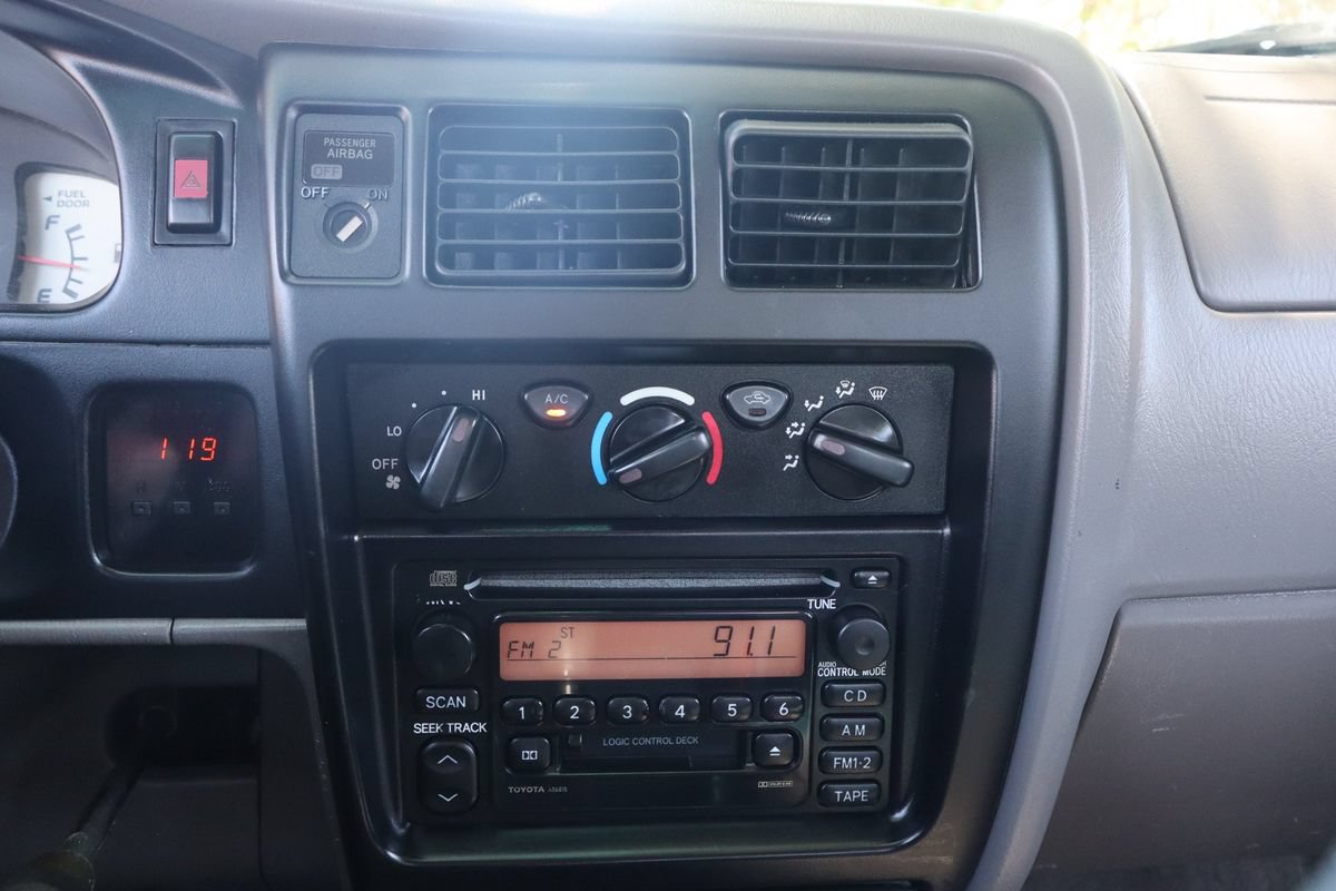 Used 2002 Toyota Tacoma 2WD Xtracab w/ SR5 Pkg w/ Chrome Pkg image 26