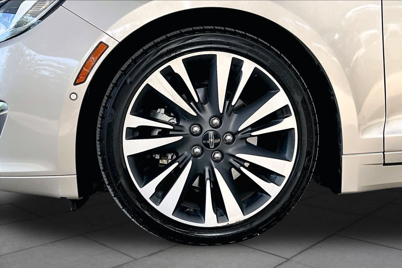 Used 2017 Lincoln MKZ Reserve w/ Technology Package FWD image 11