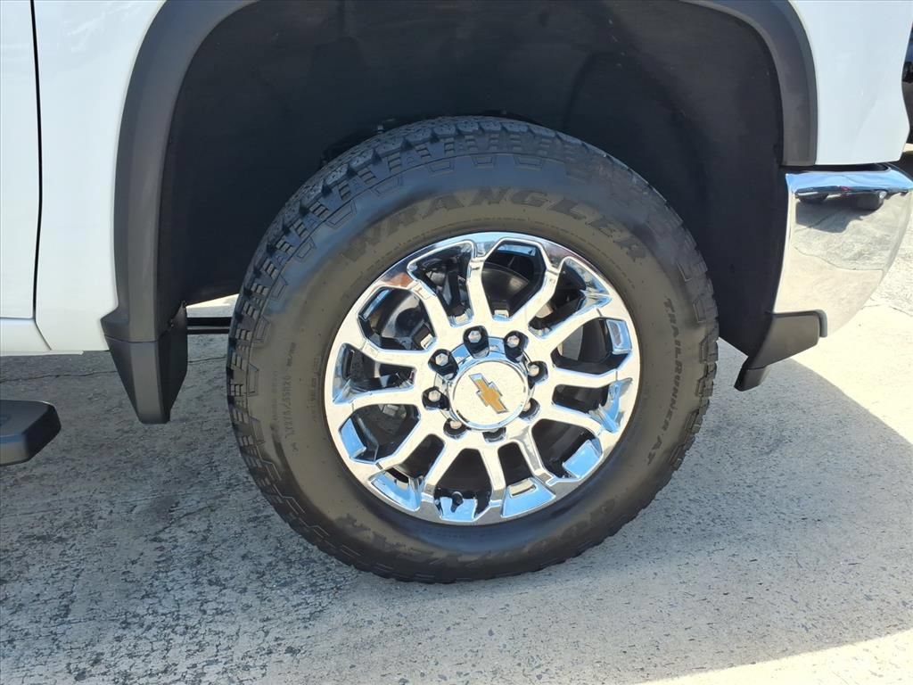 Used 2024 Chevrolet Silverado 2500 LTZ w/ LTZ Premium Package AWD/4WD image 9