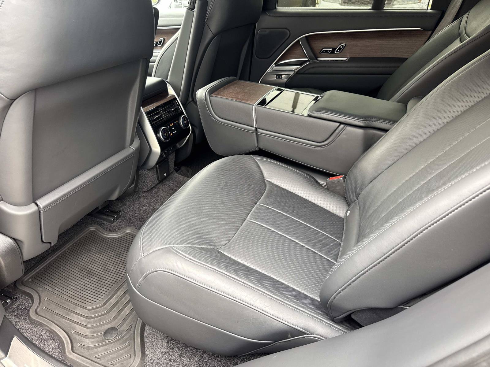 Certified 2023 Land Rover Range Rover Autobiography AWD/4WD image 15