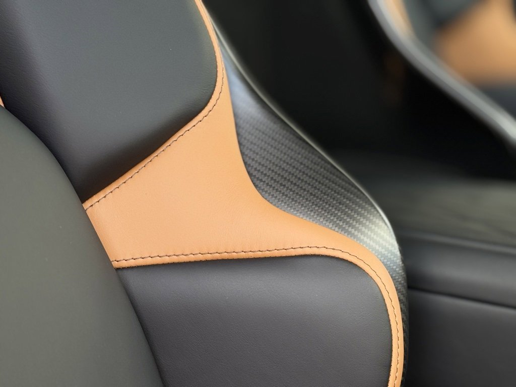 Used 2025 Aston Martin DB12 Coupe image 19