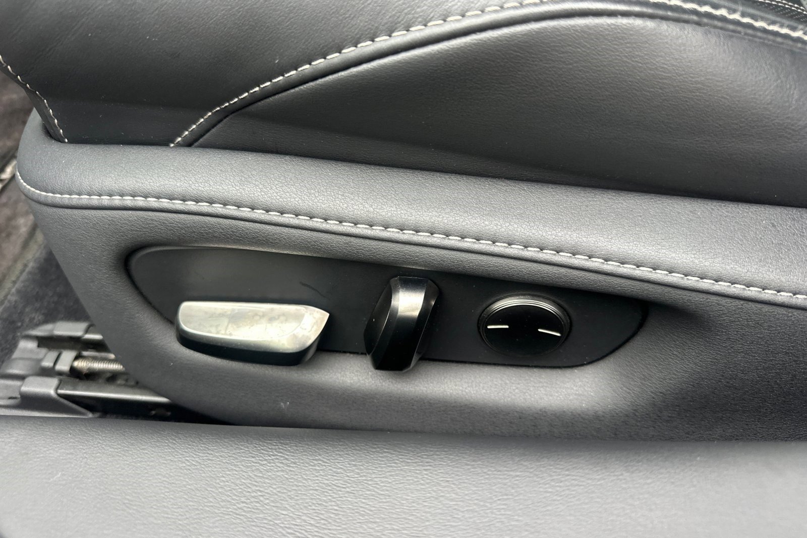 Used 2018 Lexus LC 500 Coupe w/ Touring Package RWD image 14