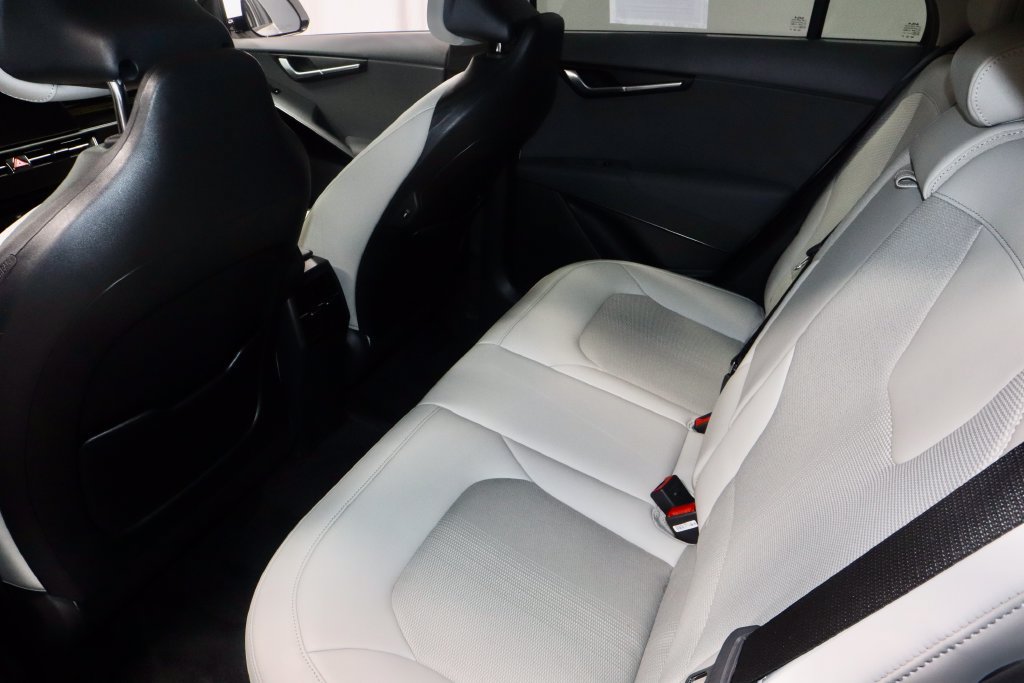 Used 2025 Kia Niro EX Touring FWD image 21