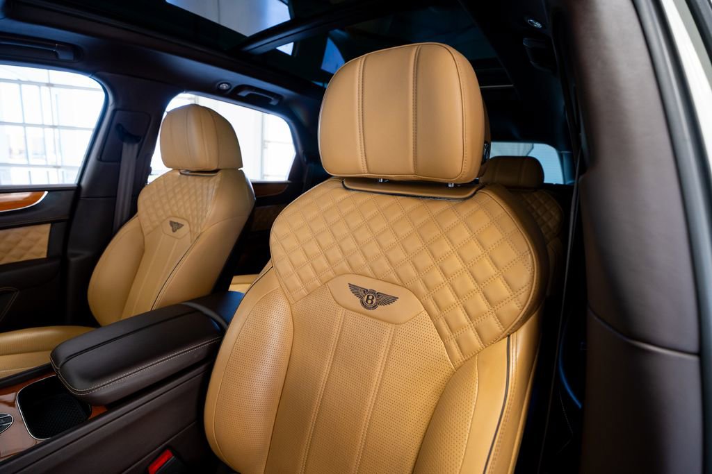 Used 2021 Bentley Bentayga image 37