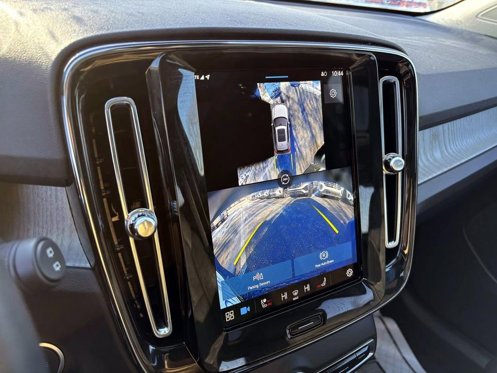 New 2025 Volvo XC40 B5 Plus w/ Protection Package Premier image 19