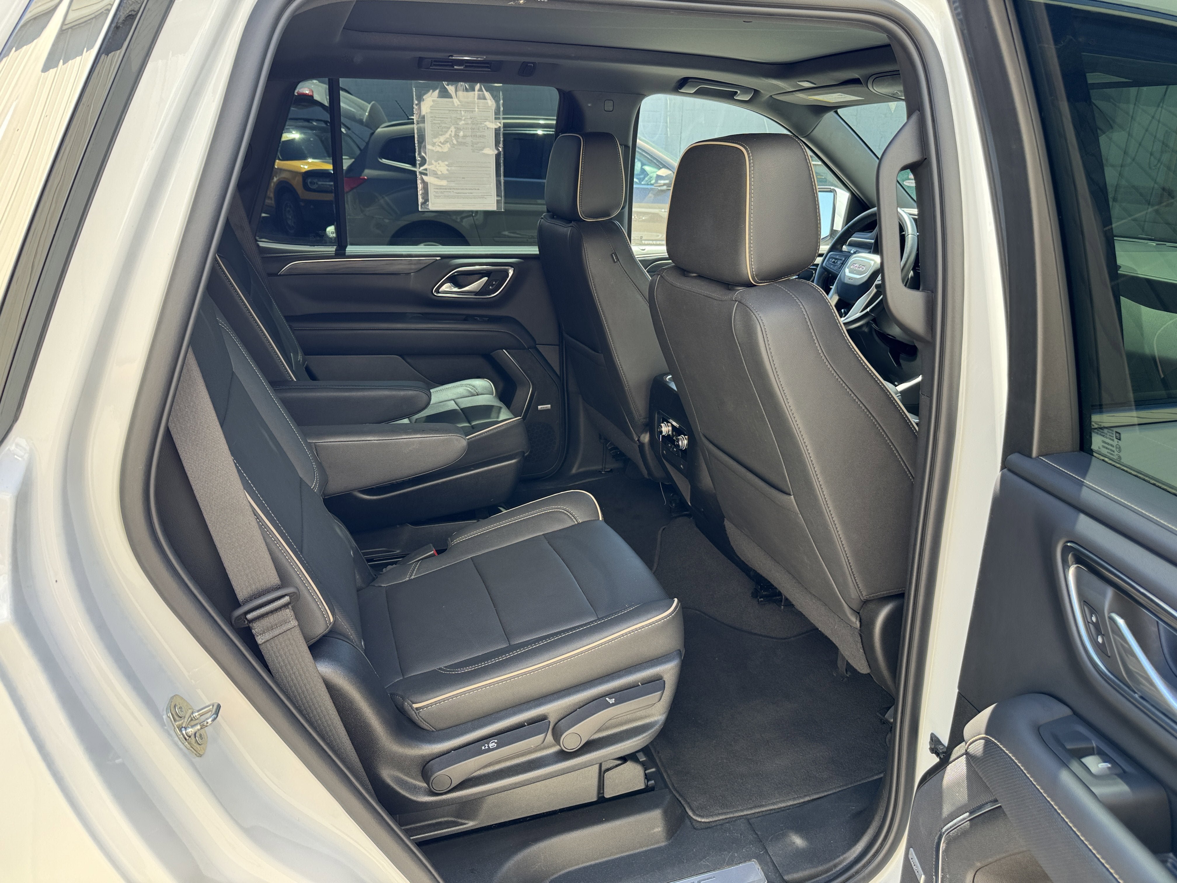 Used 2023 GMC Yukon SLT AWD/4WD image 31
