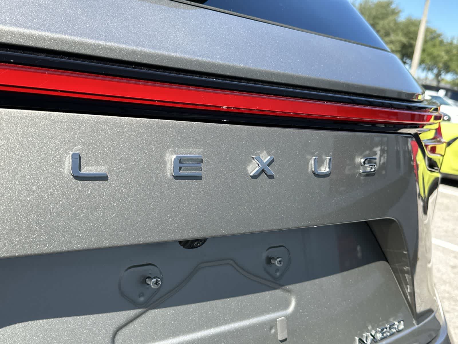 Used 2025 Lexus NX 250 FWD w/ Towing Package (2000 Lbs) image 16