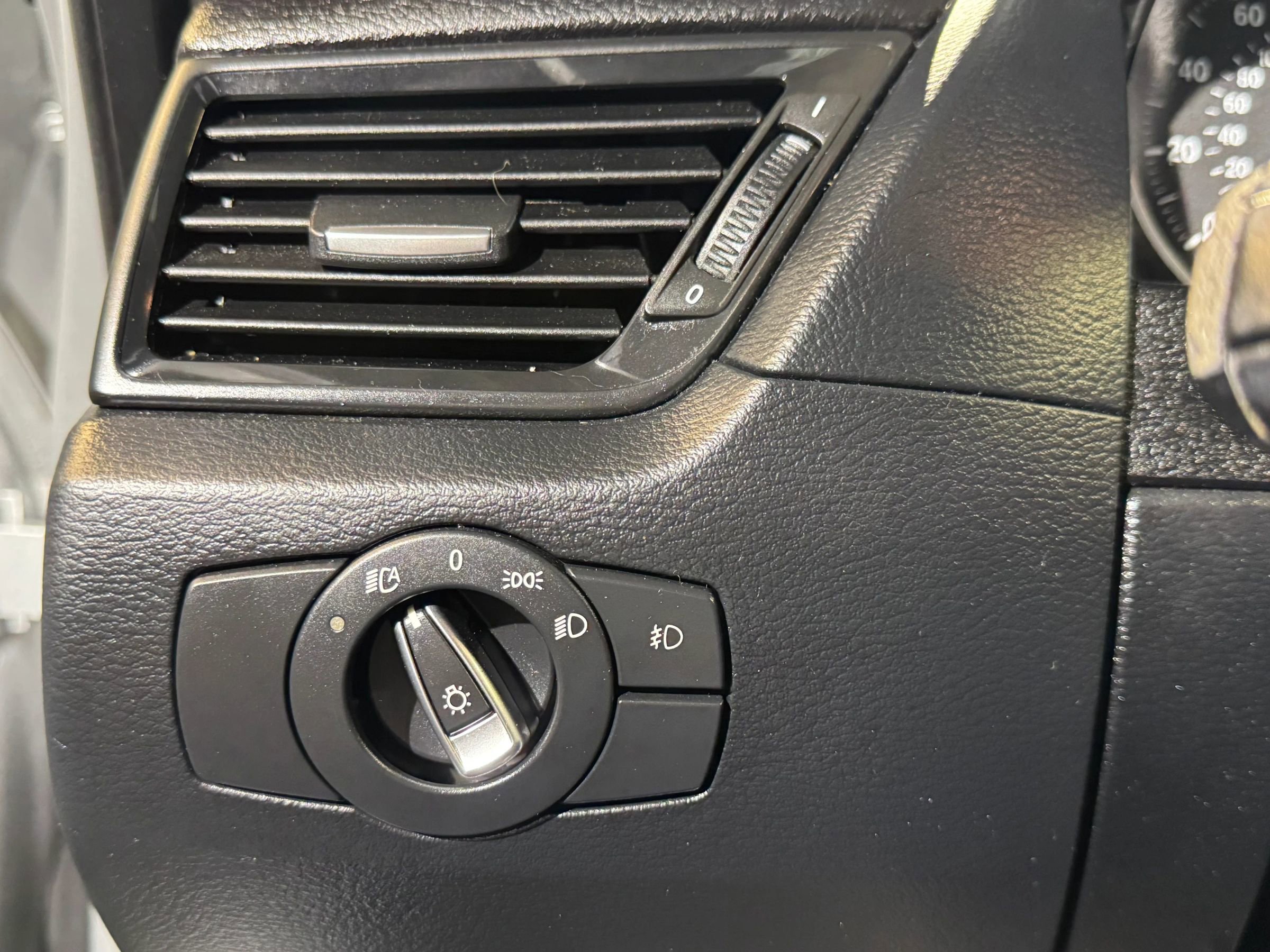 Used 2015 BMW X1 sDrive28i image 11