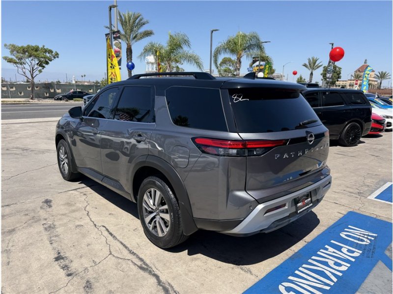 Used 2022 Nissan Pathfinder SL FWD image 11