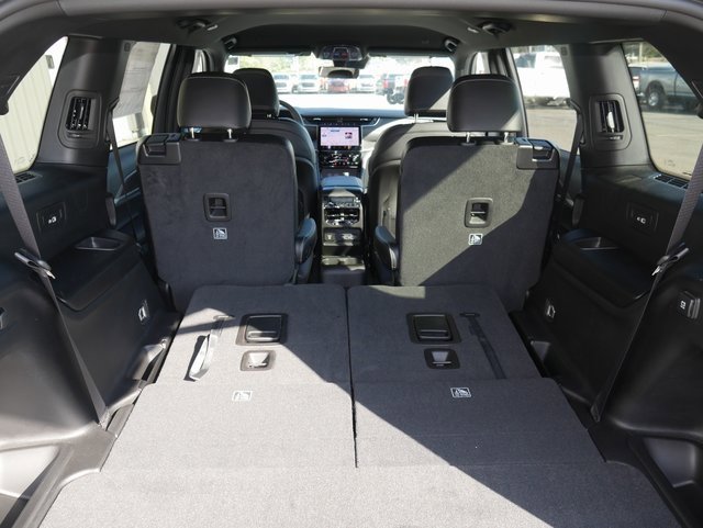 New 2025 Jeep Grand Cherokee L Limited w/ Black Appearance Package image 10