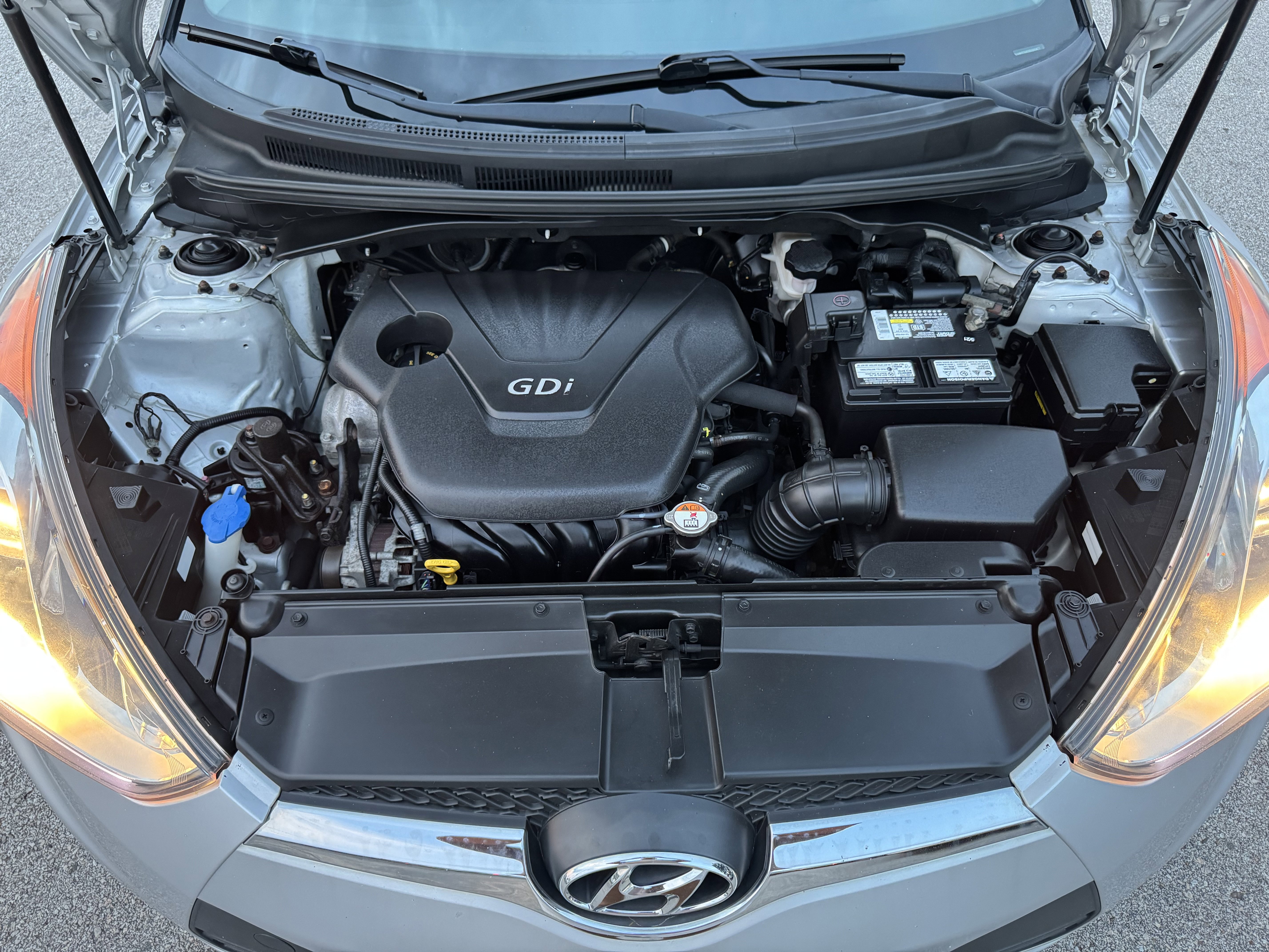 Used 2014 Hyundai Veloster image 11