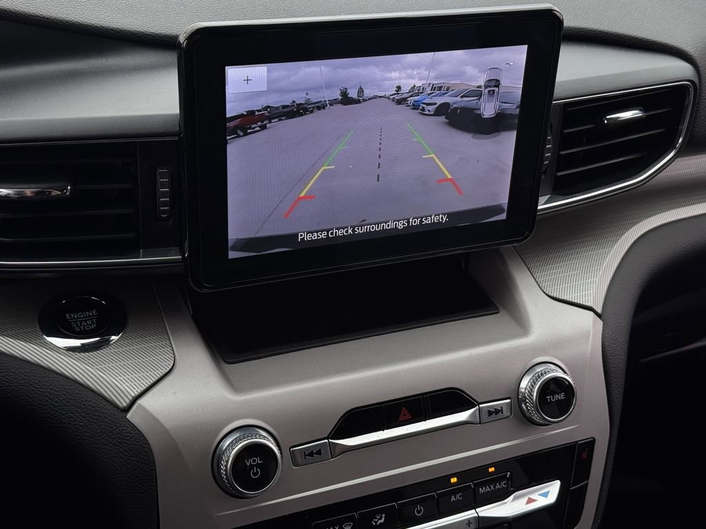 Used 2023 Ford Explorer XLT w/ Equipment Group 202A image 9