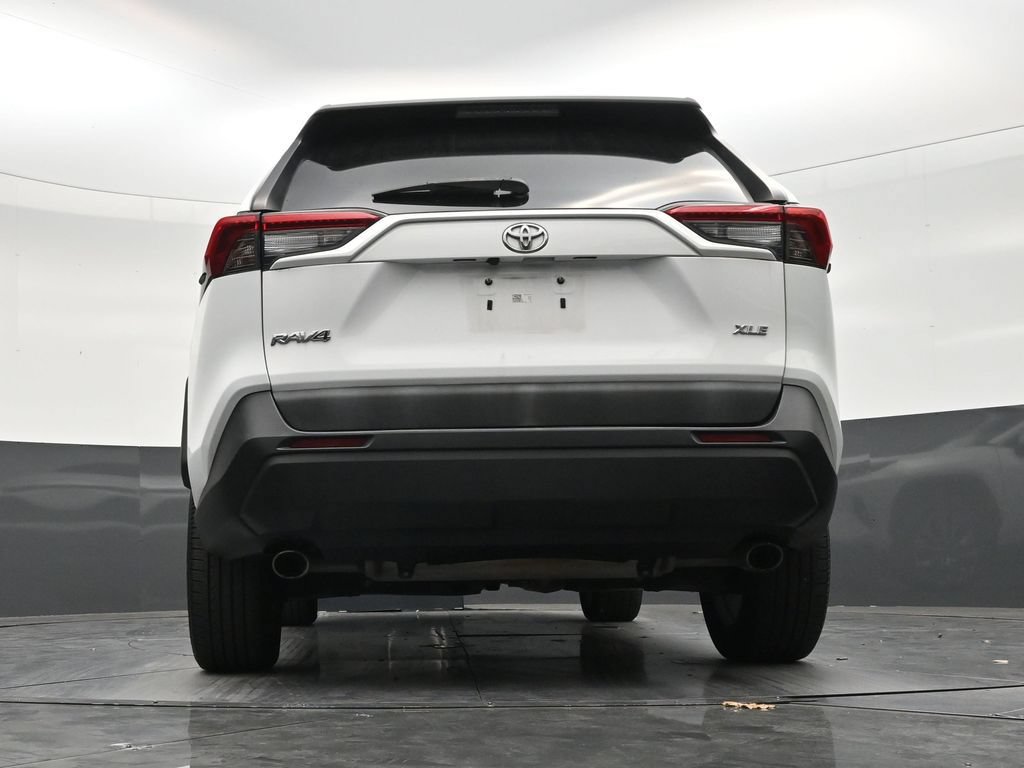 Used 2019 Toyota RAV4 XLE Premium FWD image 23