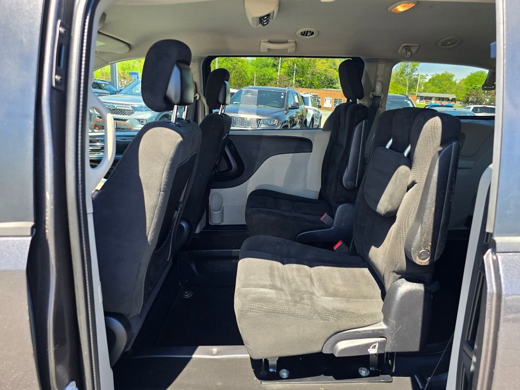 Used 2016 Dodge Grand Caravan SXT image 8