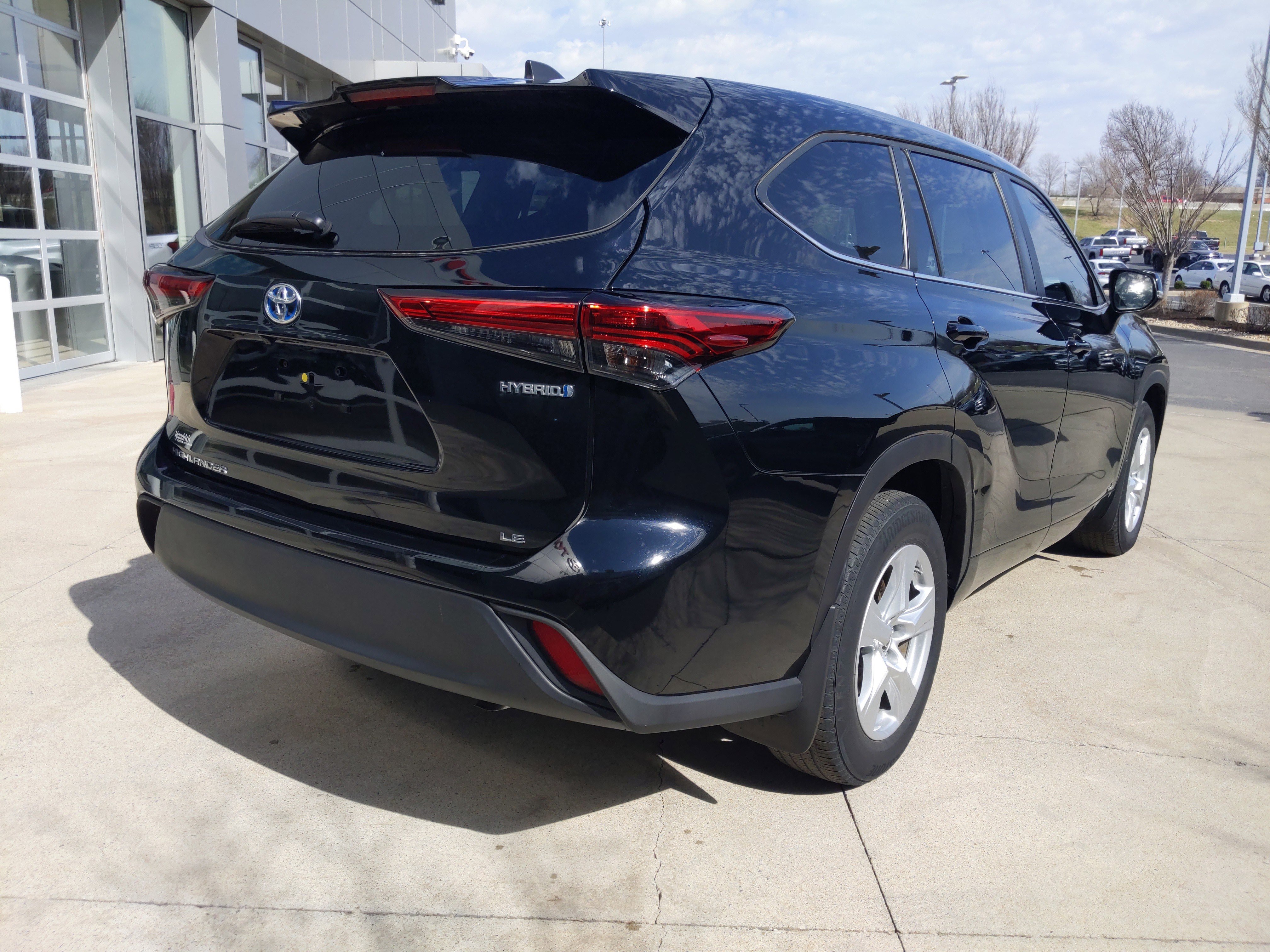 Used 2023 Toyota Highlander LE image 6